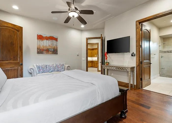 Mountain View Retreat - Pool, Spa, Theater Scottsdale