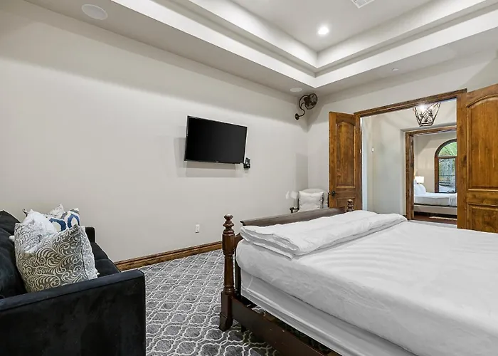 Mountain View Retreat - Pool, Spa, Theater Scottsdale